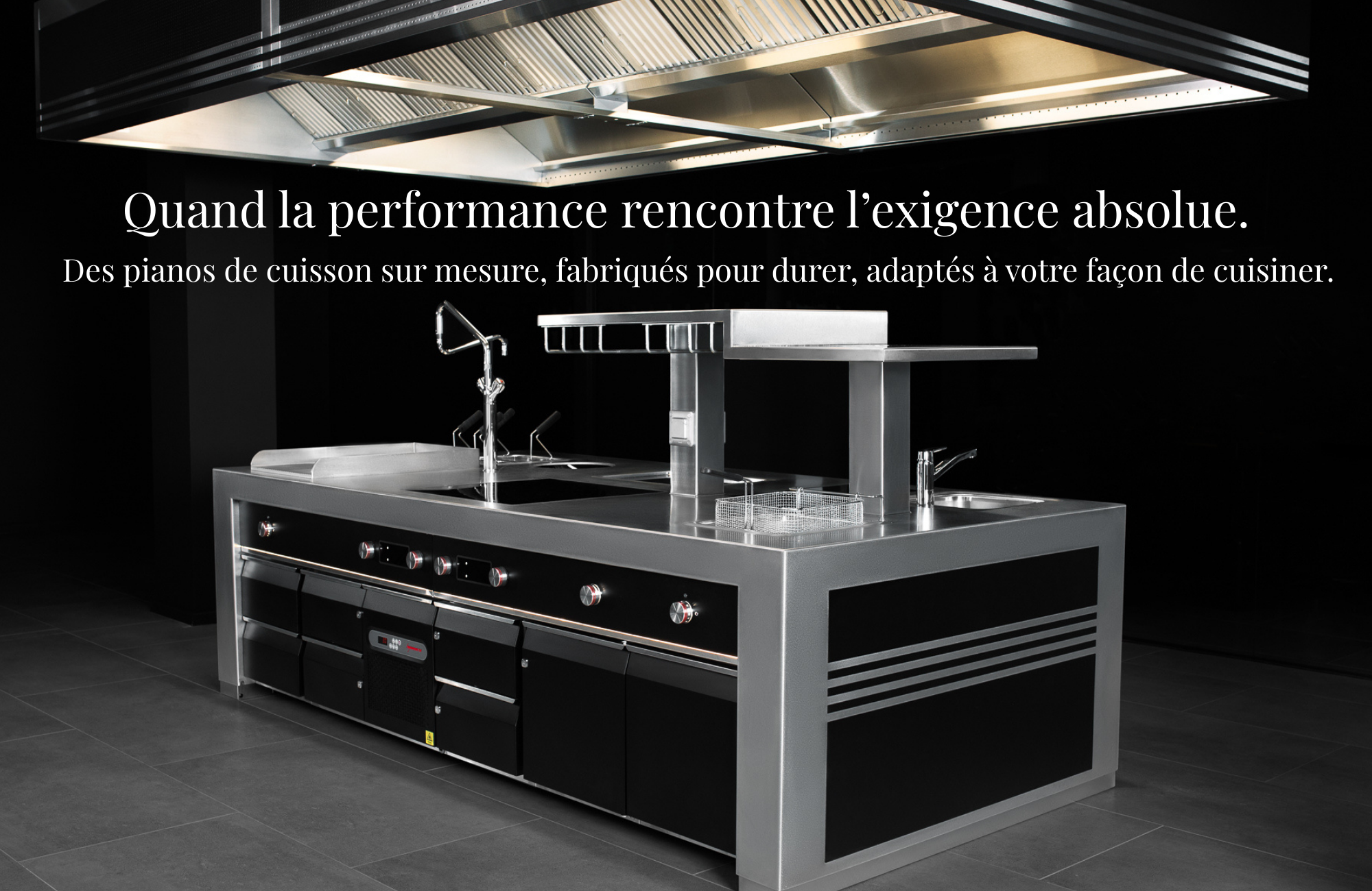 Pianos de cuisson sur mesure haut de gamme pour cuisines professionnelles. Performance, robustesse et design premium. Étude personnalisée.